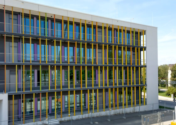 Bernaystraße – Mittelschule Fassade